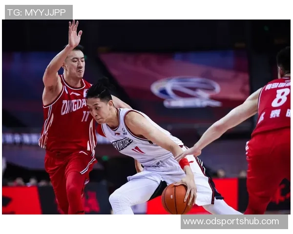 少林武僧与内姆哈德身高差距明显文班巧妙卡位争抢篮球引发热议